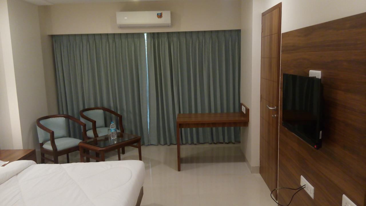 Hotel The Metropole Phase II Лонавала Екстериор снимка